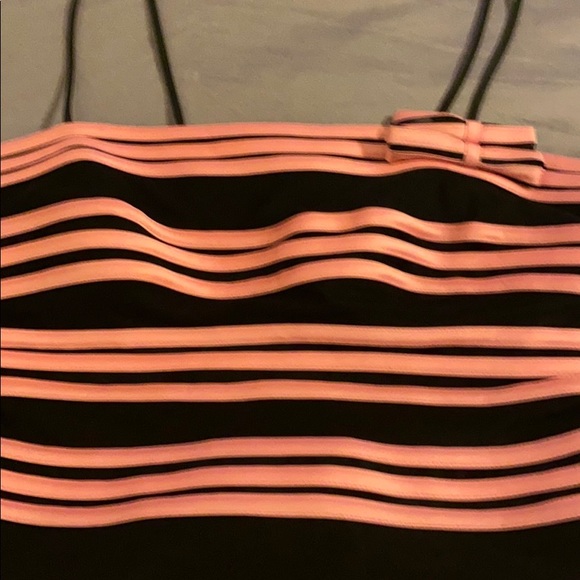 Black and pink top - Picture 1 of 3